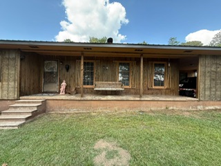 Cleaning a wood house in Roanoke,AL Thumbnail
